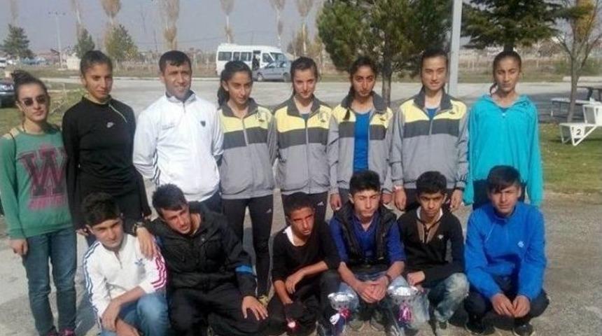 K&uuml;&ccedil;&uuml;k Sporculardan B&uuml;y&uuml;k Başarı