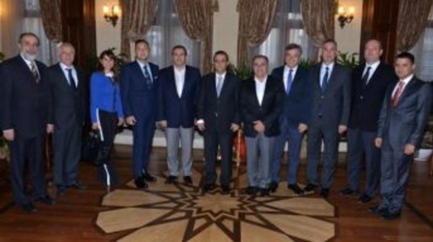 Aktob Y&ouml;neticileri Vali Muammer T&uuml;rker&rsquo;i Ziyaret Etti