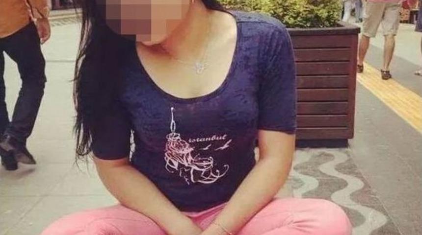 Kocasıyla Mesajlaşan Kızı Bı&ccedil;akladı