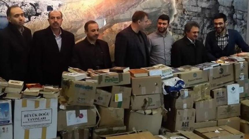 Yakılan K&uuml;t&uuml;phaneye Kitap Desteği