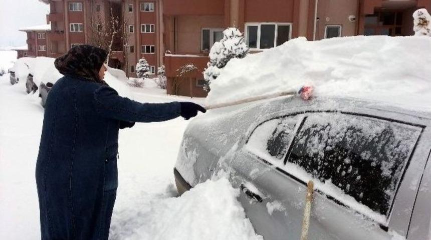 Eskişehir&rsquo;de Ara&ccedil;lar Karla Kaplandı