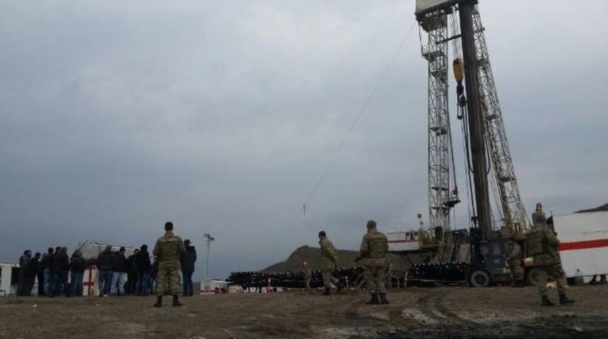 Tpic İş&ccedil;ilerinin Kulelerden &Ccedil;ıkarmak İ&ccedil;in İkna &Ccedil;abaları Başladı