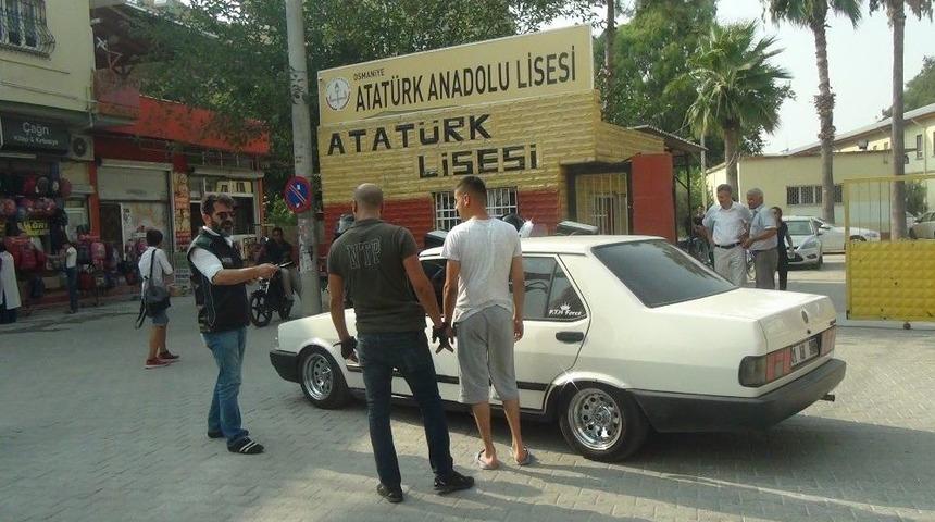 Okul &Ouml;nlerinde Eş Zamanlı Uyuşturucu Denetimi Yapıldı