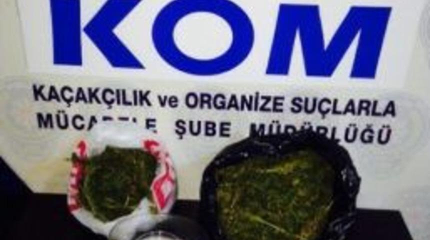 Antalya&rsquo;da D&ouml;rt Ş&uuml;pheli Esrar Maddesiyle Yakalandı