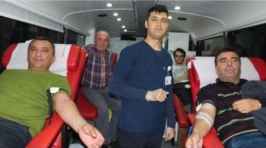 Burhaniyeliler Kan Bağışında &Ouml;nc&uuml;