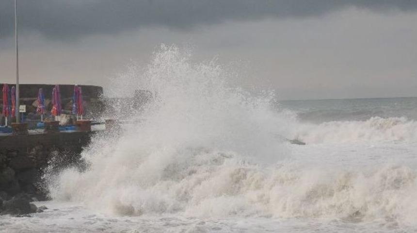 Batı Karadeniz&rsquo;de Fırtına