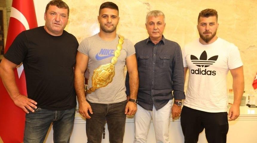 Başkan S&ouml;zen Pehlivanları Ağırladı