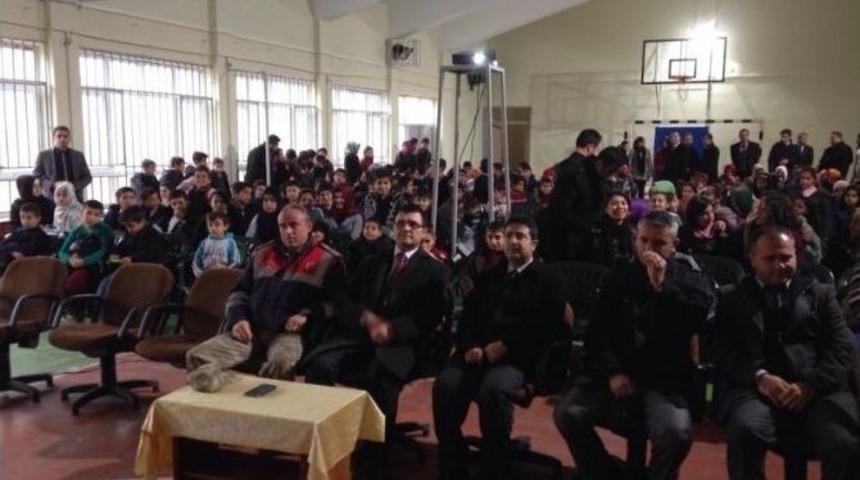 P&uuml;t&uuml;rge&rsquo;de Şiir Dinletisi D&uuml;zenlendi