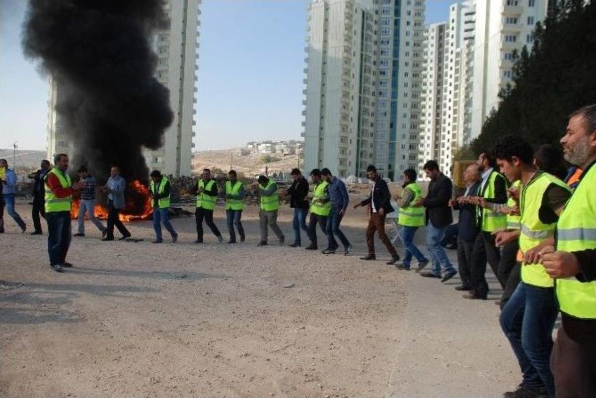 İş&ccedil;iler Bu Defa Havaalanı Yolunu Trafiğe Kapattı