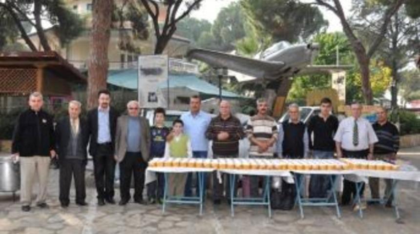 &Ouml;demişte 7 Bin Kişiye Aşure Dağıtıldı