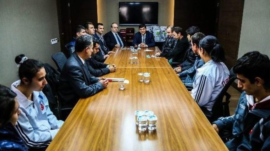 Fadıloğlu, G&ouml;rme Engelli Milli Sporcuları Ağırladı