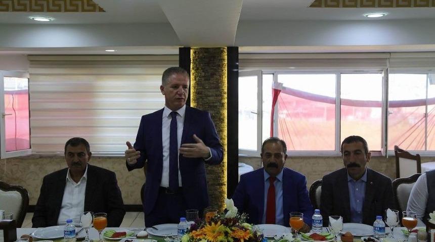 Vali G&uuml;l, Gıda Toptancıları Kooperatifi &Uuml;yeleri İle Bir Araya Geldi