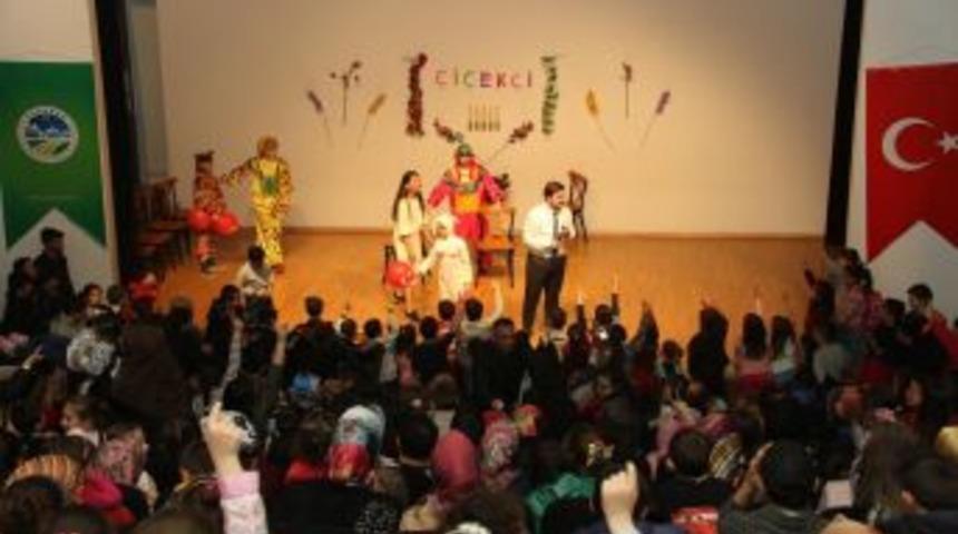 Akyazı Belediyesinden Gen&ccedil;lere Y&ouml;nelik Yeni Bir Sosyal Sorumluluk Projesi