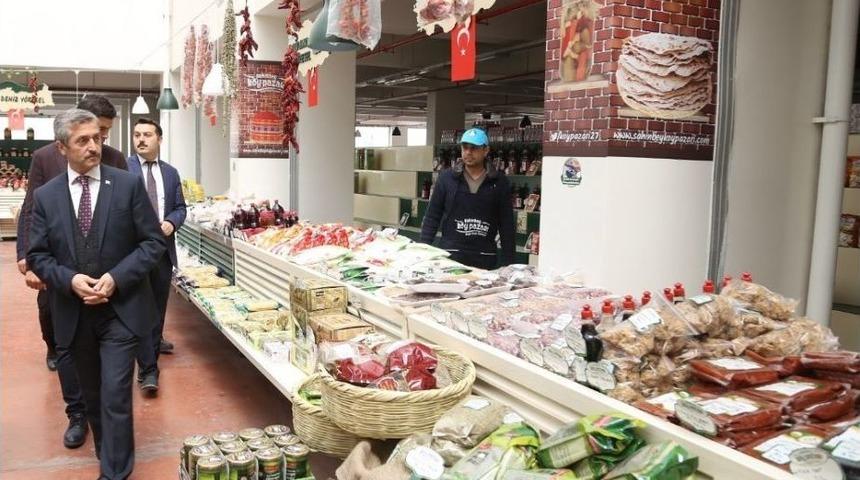 K&ouml;y Pazarına Vatandaşlardan Yoğun İlgi