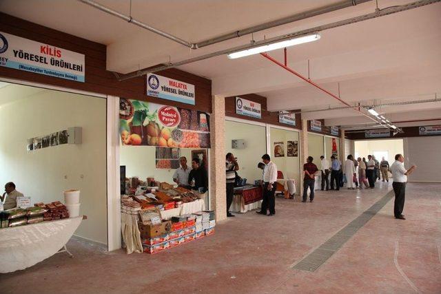 K&ouml;y Pazarına Vatandaşlardan Yoğun İlgi 3