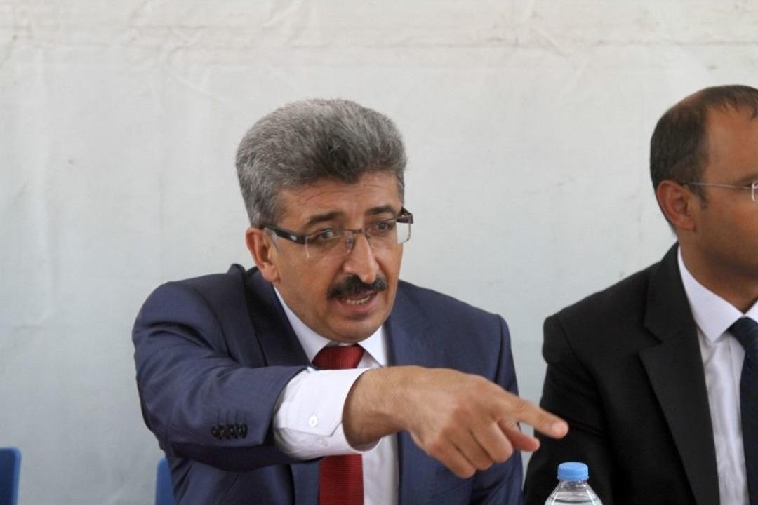 Vali Bilmez &Ccedil;adırda Halkı Dinledi