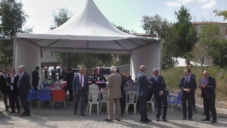 Vali Bilmez Çadırda Halkı Dinledi G2