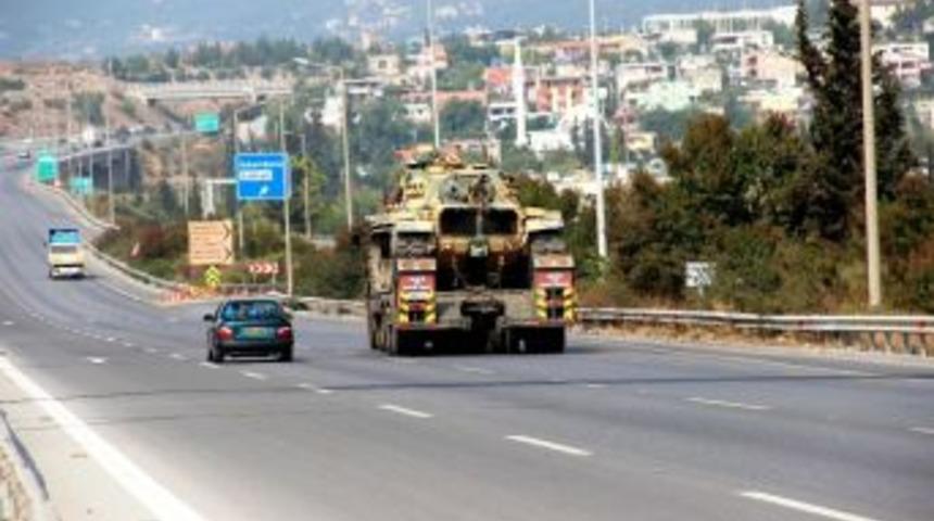 Hatay&rsquo;da Sınıra Askeri Sevkiyat
