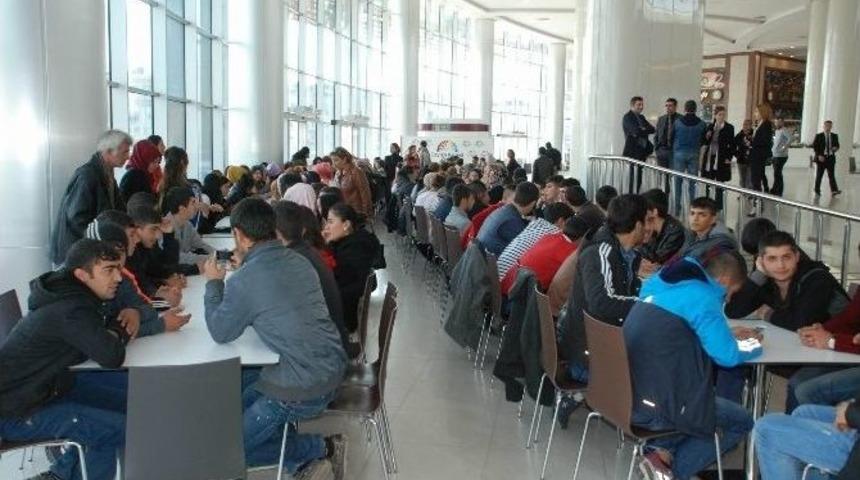 Ceylan Karavil Park 200 &Ouml;ğrenciyi Yemekte Buluşturdu