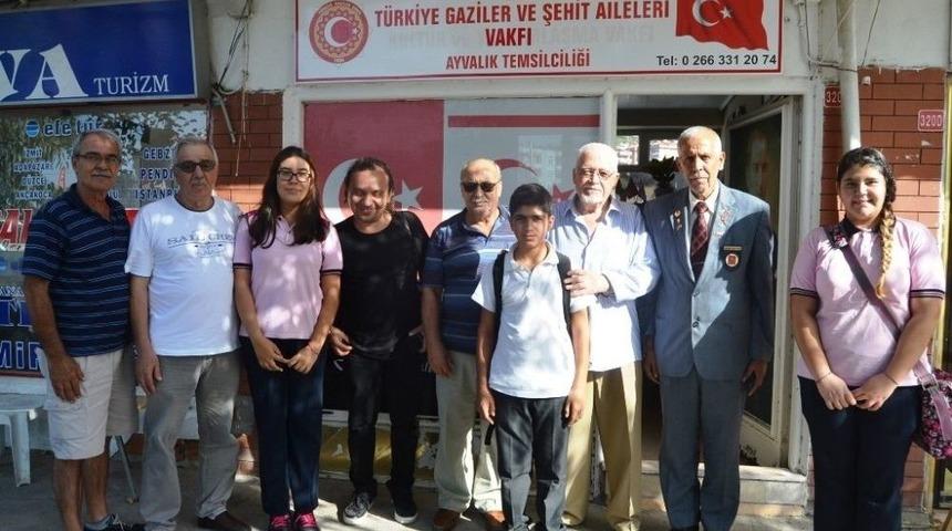 Ayvalık’ta Mehmet Akif Ersoy Ortaokulu 8. Sınıf Öğrencilerinden Gazilere Anlamlı Ziyaret