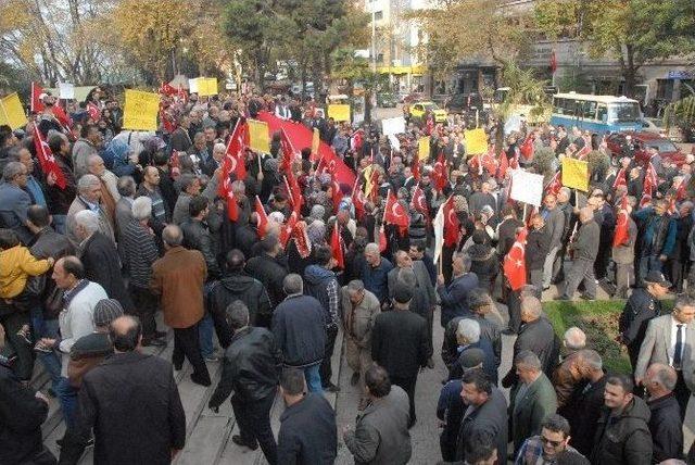 2b Tepkisi Mahalleliyi Sokağa Döktü