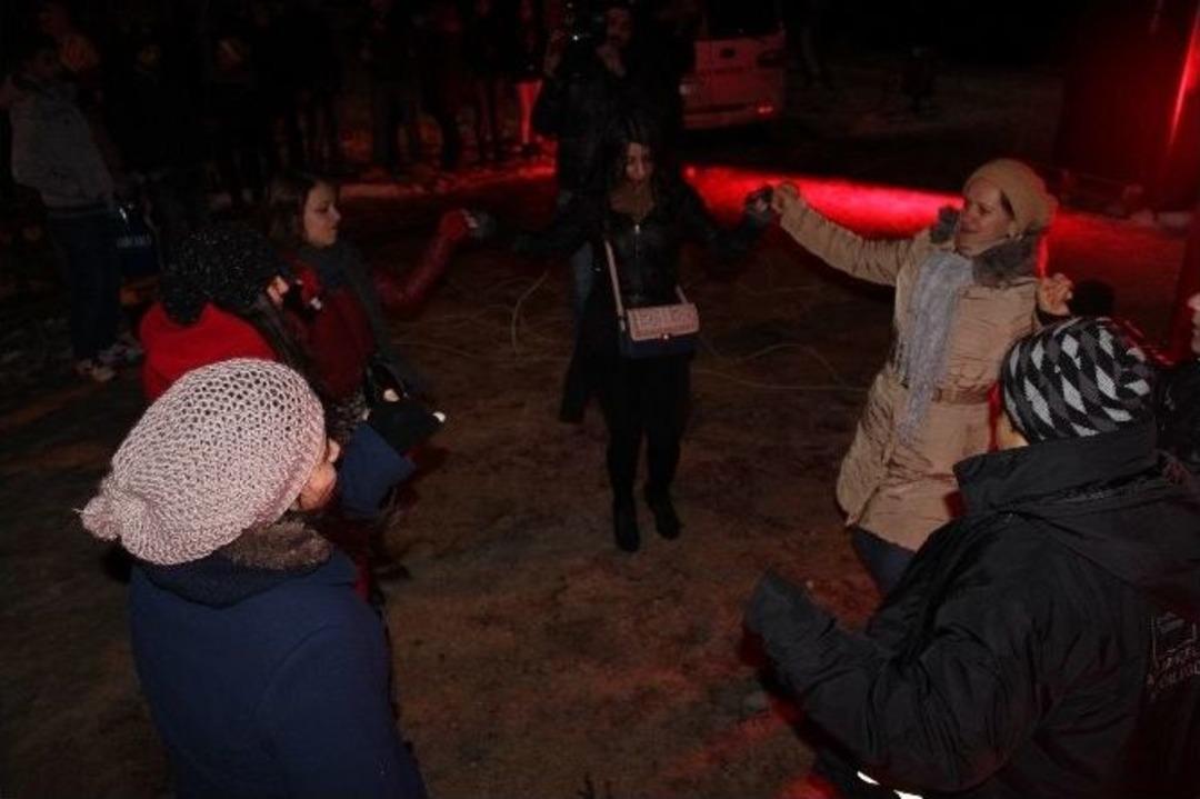 Yılbaşını 1 G&uuml;n Sonra Kutladılar