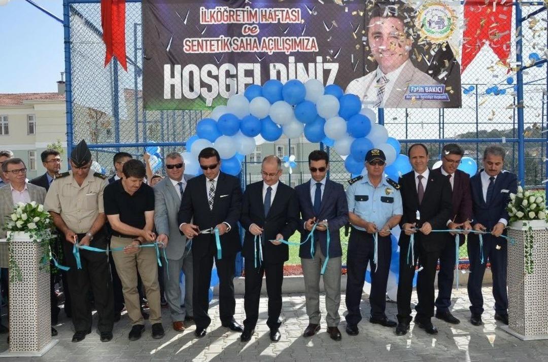 Boz&uuml;y&uuml;k&rsquo;&uuml;n 13. Sentetik Sahası T&ouml;renle Hizmete Girdi