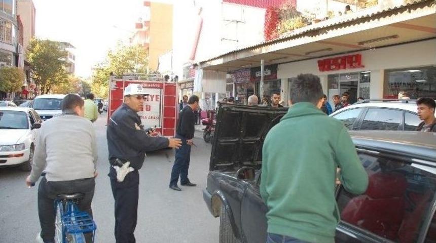Kaza Sonrası Ara&ccedil;taki Gaz Sızıntısı Korkuttu