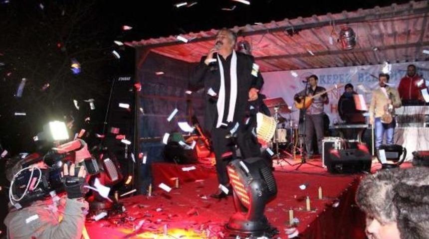 Yeni Yılı Bir G&uuml;n Sonra Kutladılar