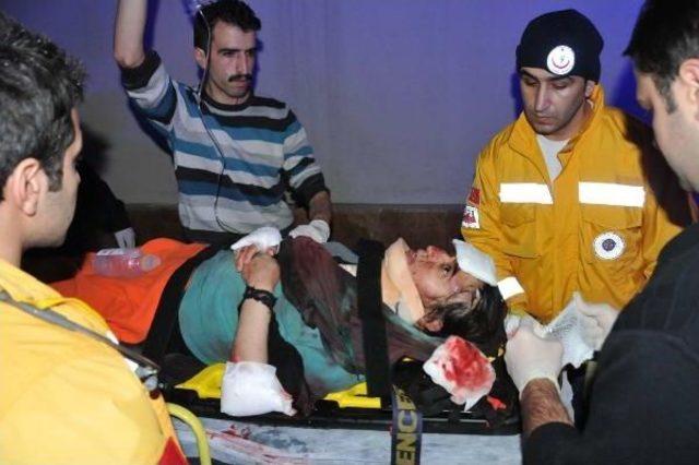 Sivas ta Yolcu Otobüsü Devrildi: 51 Yaralı 3