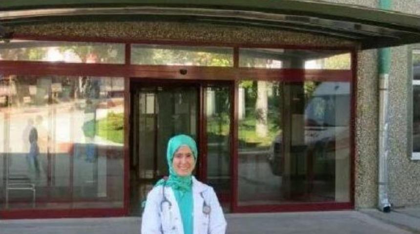 Acil Serviste Doktora Kirli Sedye Yumruğu