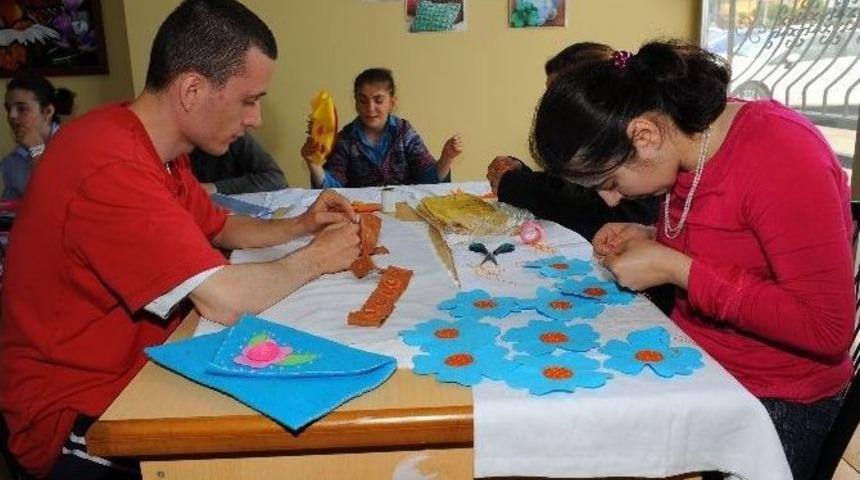 Trabzon B&uuml;y&uuml;kşehir Belediyesi&rsquo;nin Kurslarına Yoğun İlgi