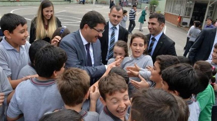 &Ouml;ğrencilerden Başkan &Ccedil;elik&rsquo;e Sevgi Seli