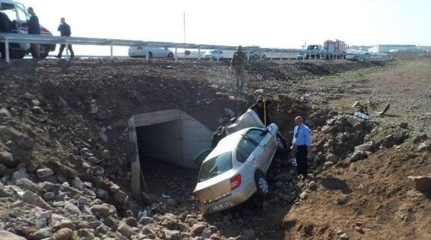 Otomobil Şarampole Yuvarlandı: 1 &Ouml;l&uuml;