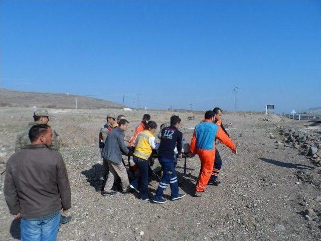 Otomobil Şarampole Yuvarlandı: 1 &Ouml;l&uuml; 3
