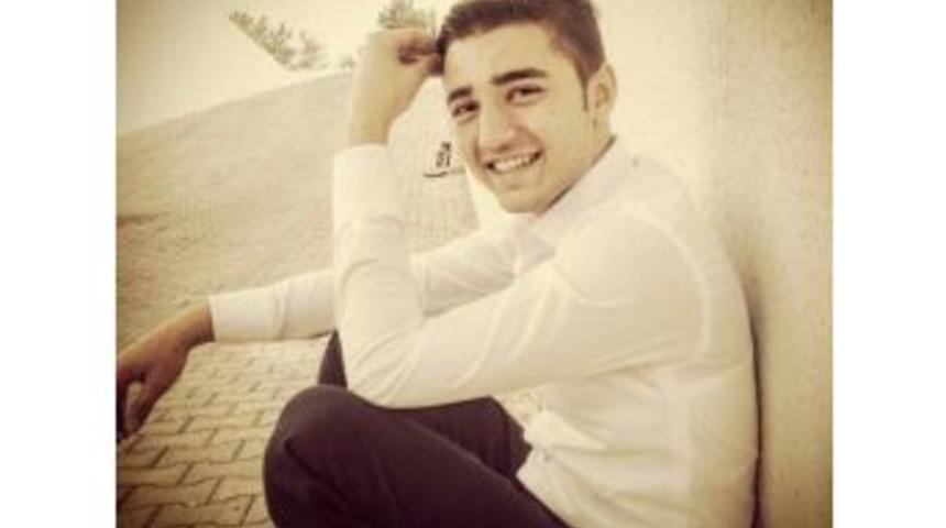 22 Yaşındaki Gen&ccedil; Mezarlıkta Canına Kıydı