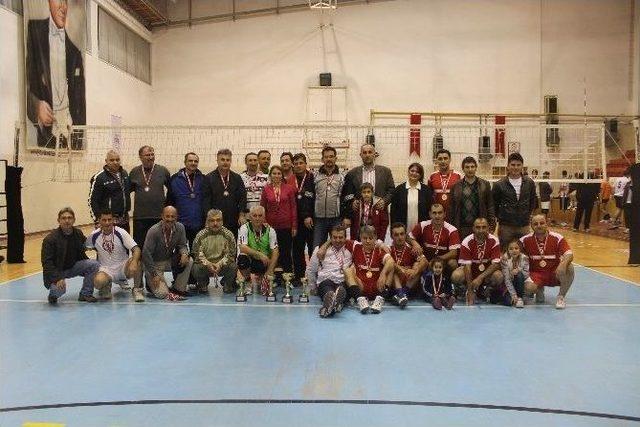 Yalova Kurumlar Arası Voleybol Turnuvasında Yalova Milli Eğitim Şampiyon Oldu 3