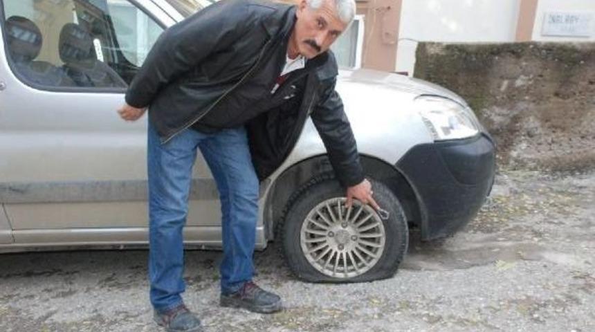 Yılbaşı Gecesi D&ouml;rt Otomobilin Lastiğini Şişlediler