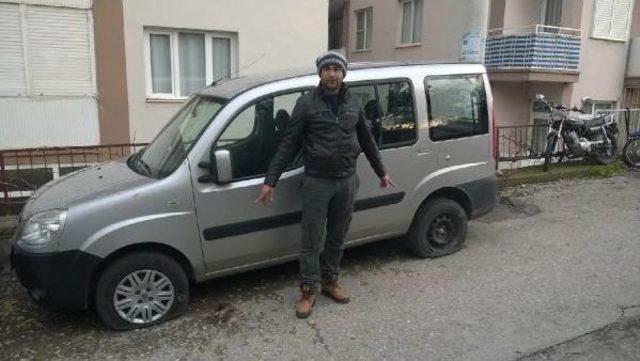 Yılbaşı Gecesi Dört Otomobilin Lastiğini Şişlediler 3