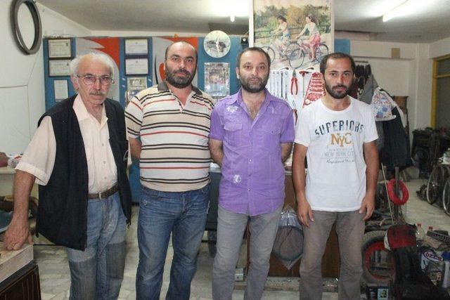 İşsiz Gence &Ccedil;ekilişten 500 Bin Tl Değerinde Porsche &Ccedil;ıktı 2