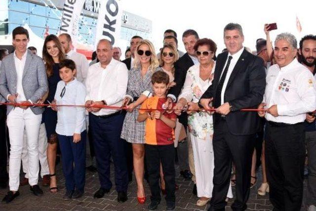 Galatasaraylı Rodrigues e Açılışta Büyük Ilgi 2