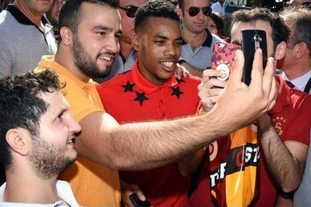 Galatasaraylı Rodrigues e A&ccedil;ılışta B&uuml;y&uuml;k Ilgi 3
