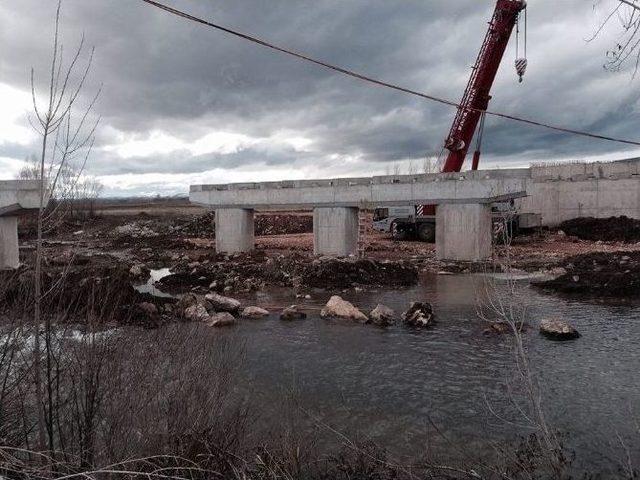 Milletvekili Özbek, Değirmencik Köprüsünde İncelemelerde Bulundu