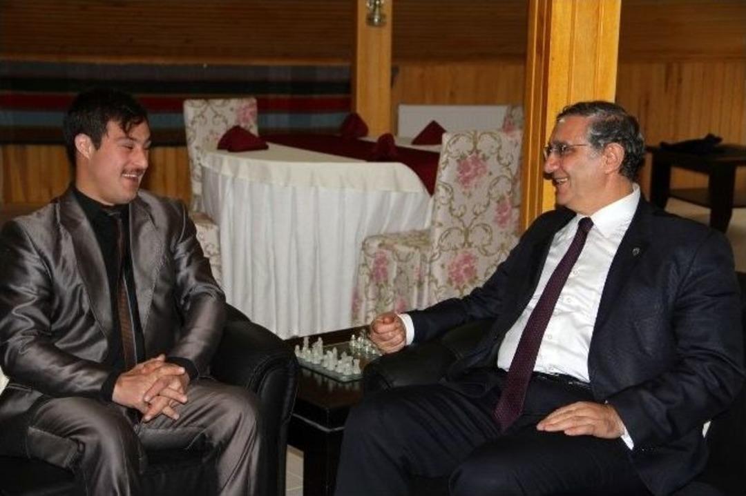 Engelliler, &Uuml;niversitede &Ouml;ğrencilerle Buluştu