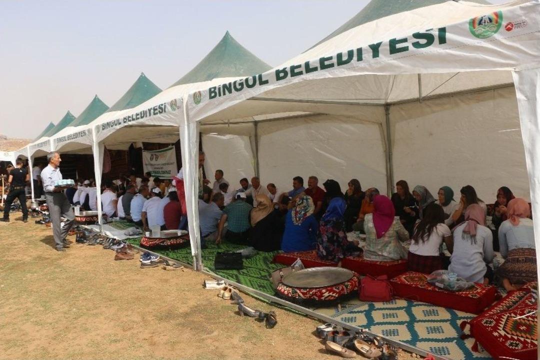 Bing&ouml;l&rsquo;de Kardeşlik Sofrası Kuruldu