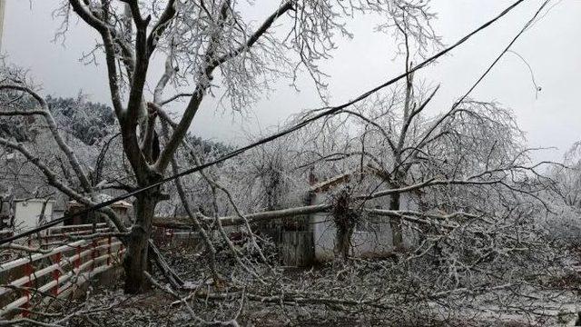 İzmir’in Doğu İlçeleri Yağmur Nedeniyle Su Altında