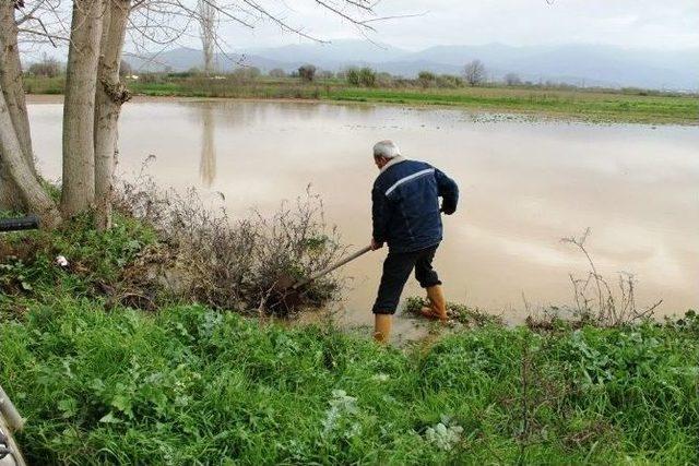 İzmir’in Doğu İlçeleri Yağmur Nedeniyle Su Altında