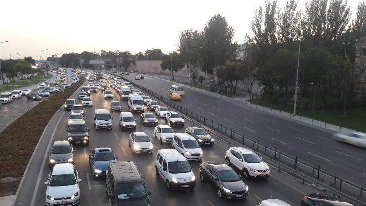 Avrasya Tüneli İstikametinde Trafik Durma Noktasına Geldi G2