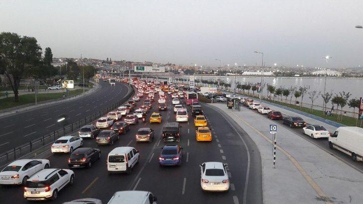 Avrasya Tüneli İstikametinde Trafik Durma Noktasına Geldi G3