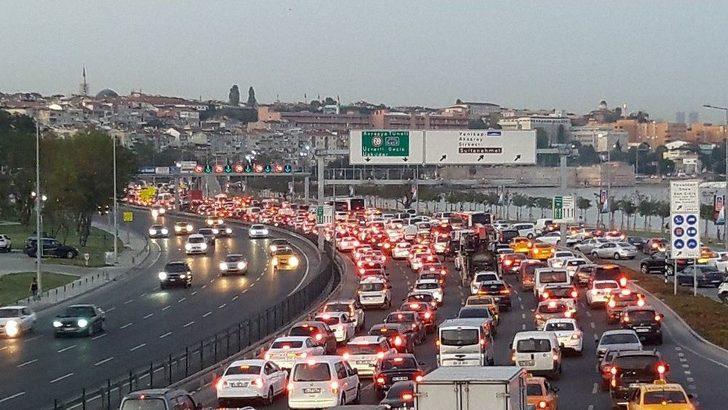 Avrasya Tüneli İstikametinde Trafik Durma Noktasına Geldi G4